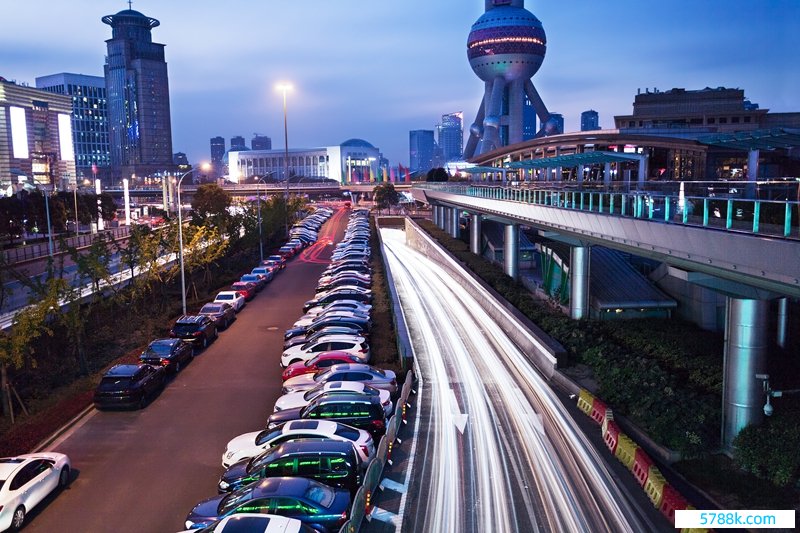 泊车难是城市糊口的一个常见问题   视觉中国图